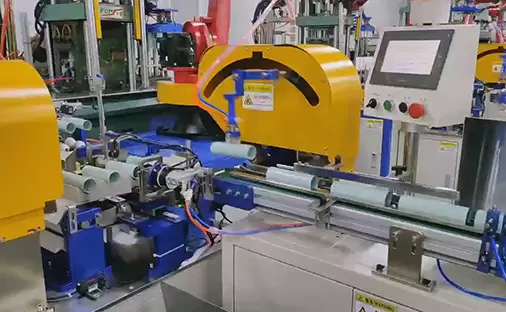 Operaci&oacute;n de equipo en laboratorio de sala limpia