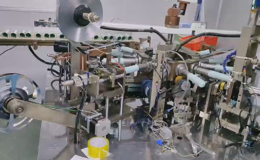 T&eacute;cnico de laboratorio que realiza pruebas de materiales