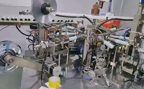 T&eacute;cnico de laboratorio que realiza pruebas de materiales