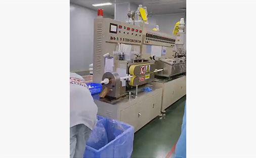 Operaci&oacute;n de equipo en laboratorio de sala limpia
