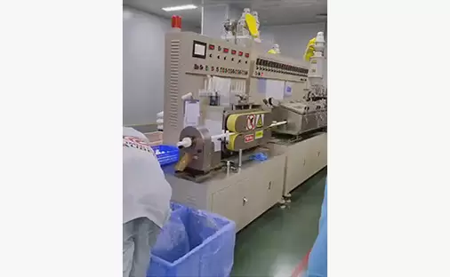 Operaci&oacute;n de equipo en laboratorio de sala limpia